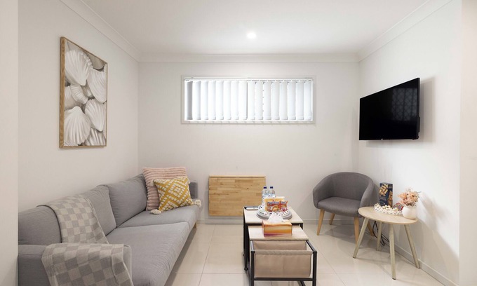 Rocklea Apartment | Clean 1 Bdr Apt w/AC | Covered Parking | 439AF1