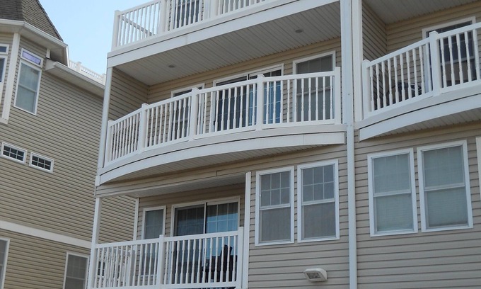 Seaside Heights House | Clean 4BR 3.5 bath condo a block away from the beach In Seaside Heights NJ
