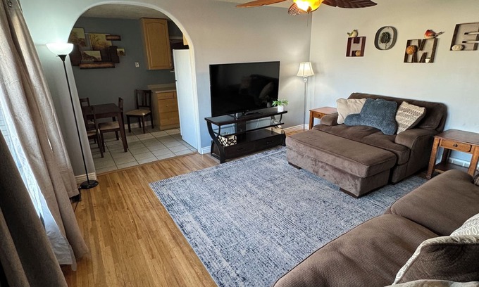Murray House | CLEAN and CHARMING ENTIRE HOUSE
