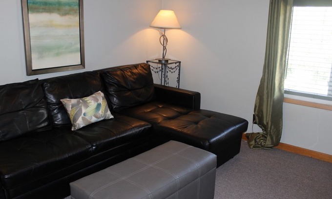 Port Dalhousie House | Clean and Cozy Port Dalhousie Furnished Condominiums