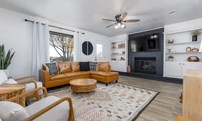 Moore House | Clean and Updated Home in Moore with Bonus Room
