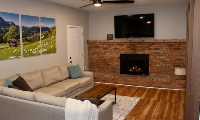 Birch Run Township House | Clean, Comfortable & Close to Downtown Frankenmuth