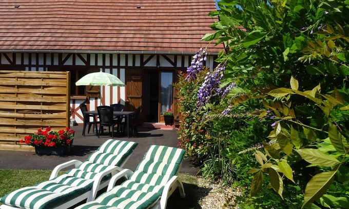 Aclou Cottage | Clean, Comfy Cottage. Suitable for 2-4 guests. Family-friendly. LA MAISMENT.