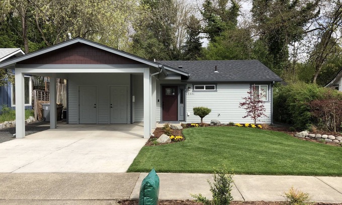 Grants Pass House | Clean & Cozy Cottage in Grants Pass, OR
