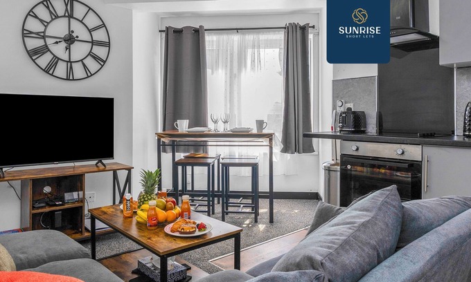 Dundee Apartment | Cleppie Court - 3 Rooms, 4 Beds.