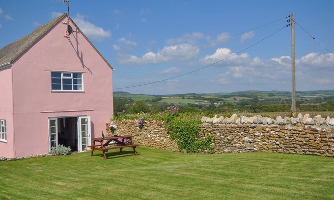 Bridport Cottage | CLIFF FARM NO. 2 COTTAGE, pet friendly in Burton Bradstock