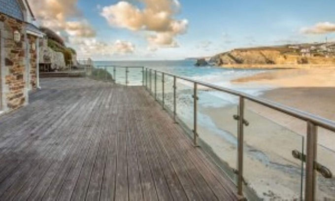 Portreath Cottage | Clifftop cottage with 100m private balcony overlooking the sea.