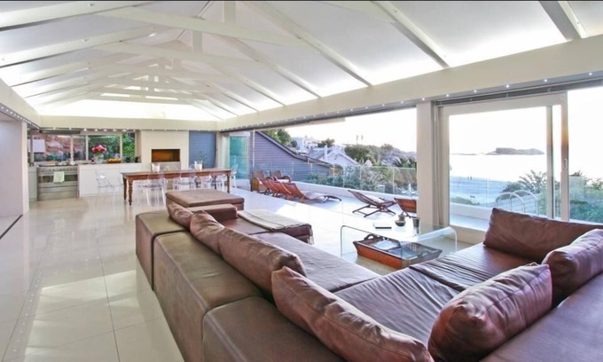 Clifton House | Clifton Bungalow on Beach Mountain and Sea View