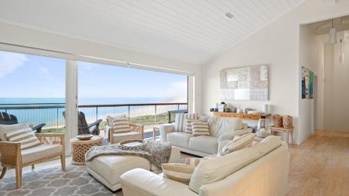 Killcare Heights House | 'Clifton' by Accom Holidays