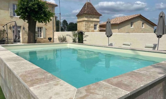 Merignas House | Clos Stella, quiet and stylish gîte near St Emilion and Sauternes