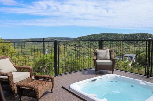 Canyon Lake House | Close to Canyon Lake Cabin - Boat Ramp and Hot Tub