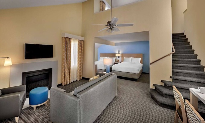 Sharonville House | Close to Chamberlin Park! Swimming Pool, FREE Parking & Breakfast, Full Kitchen!