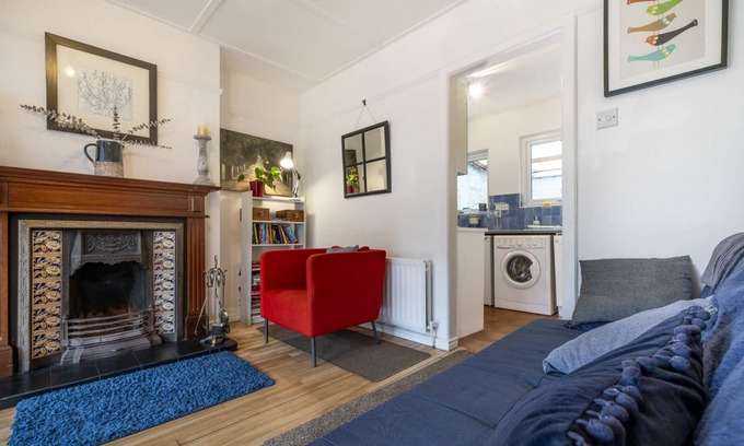 Belfast House | Close to city centre home with public transport