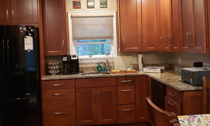 Baseline Sub House | Close to CU Campus, Walking Distance to Shopping, Restaurants & Pearl Street