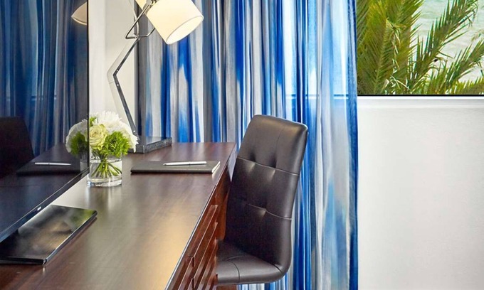 East Fort Lauderdale Hotel | Close to Downtown Fort Lauderdale! Ocean View! Parking, Pool, Pets Allowed!