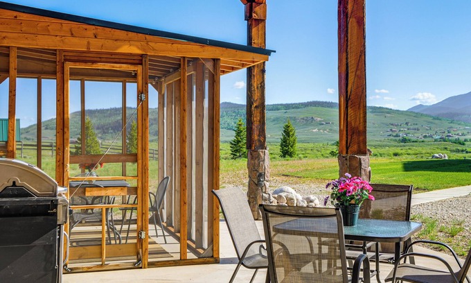 Cora Apartment | Close to Green River: Quaint Mtn-View Studio!