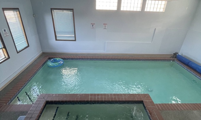 West End Apartment | Close to Mount Rainer, JBLM, Tacoma Dome, trails, etc. beautiful sunsets, pool