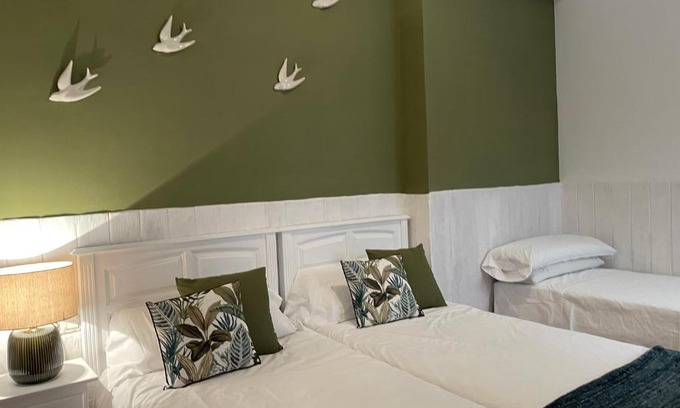 Guejar Sierra Apartment | Close to Sierra Nevada Casa Con Chimenea y Parking Las Golondrinas