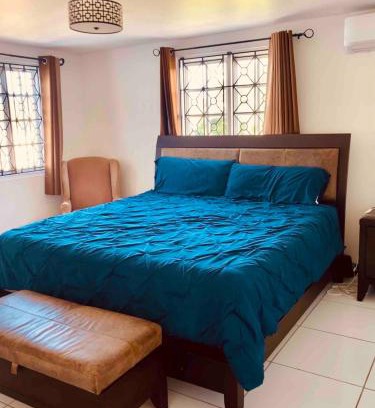 West Gate Hills House | Close to the beach Gated House