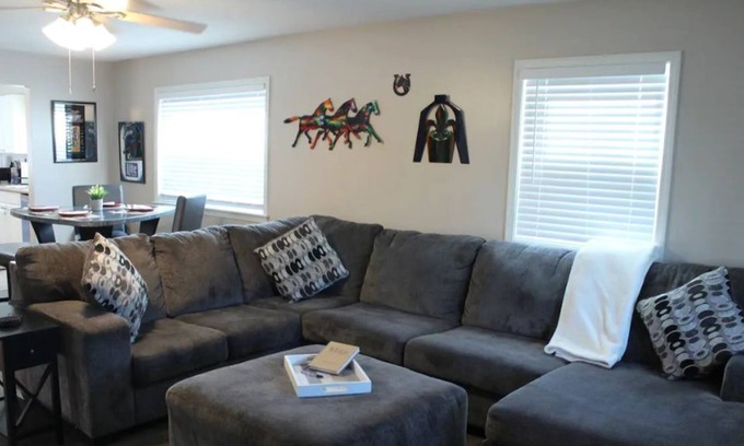Prestonia House | Closest to Expo Center/Freedom Hall. Airport 1 mile; Churchill Downs/Derby 2.7!