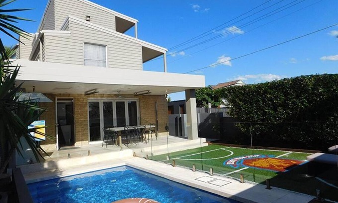 Clovelly House | Clovelly Beach House with Pool
