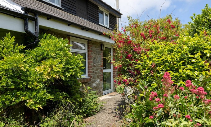 Tan-y-groes House | Clover at Gorslwyd - Sound Retreat