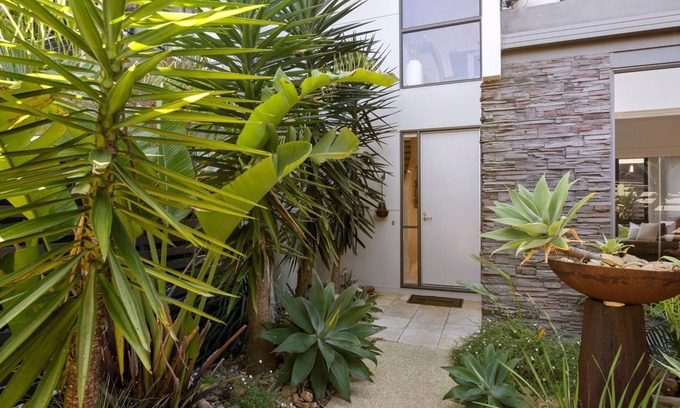 Torquay House | Coast Townhouse Golf and Beach