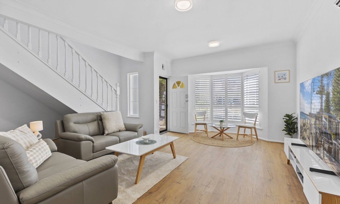 Somerton Park House | Coastal 3-Bed House with BBQ and Private Courtyard