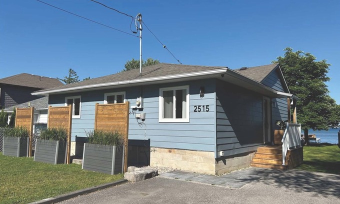Innisfil Cottage | Coastal Capri Cottage - Waterfront -Scott McGillivray Vacation House Rules Reno