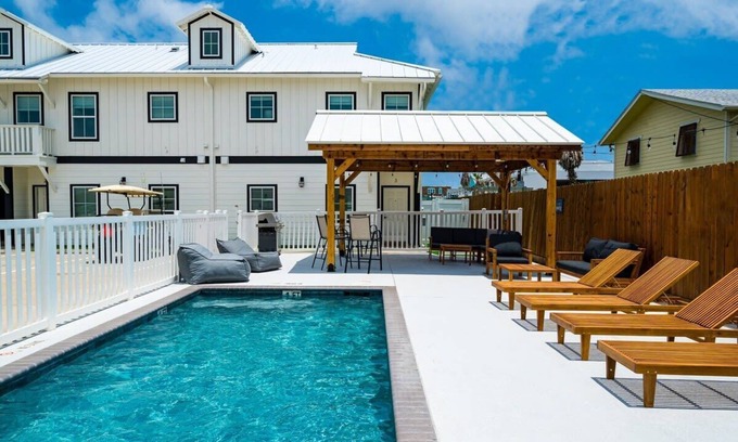 Port Aransas Villa | Coastal Chic Villa #2- Comfortable King Beds