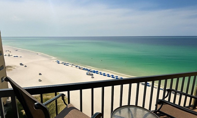 Sunnyside Condo | Coastal Comfort - Pinnacle Port