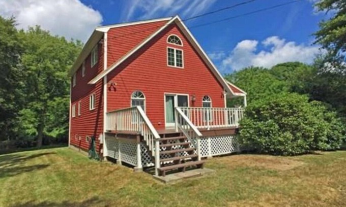 Portsmouth House | Coastal Comfort on Prudence Island