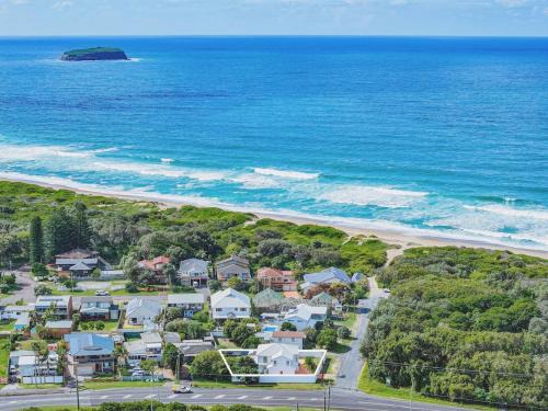 Budgewoi House | Coastal Cove