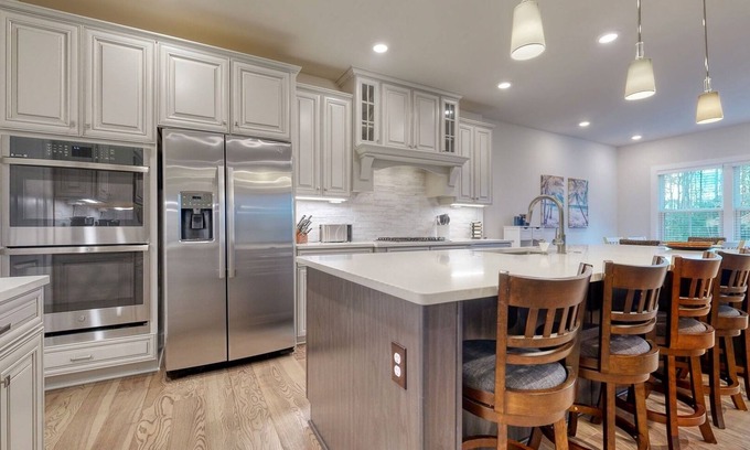 Lewes House | COASTAL DAYDREAMS- 6BD, 4BA - Sleeps 14 - World-class amenities!