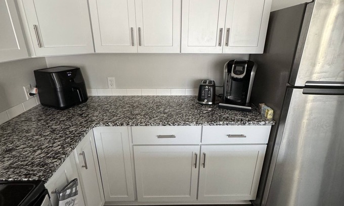 Midtown Apartment | Coastal Escape of Omaha