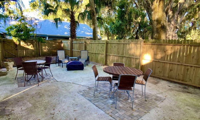 North Beach House | Coastal Garden Retreat: Close to beaches!