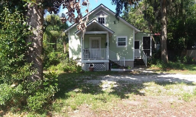 Brunswick House | Coastal Gem in Historic District Long term or Short term Great location