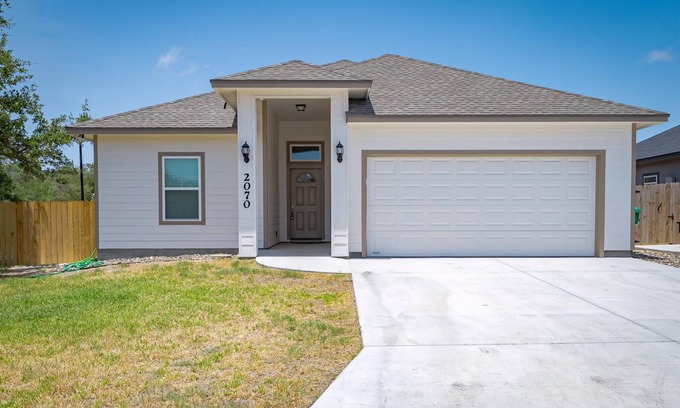 San Patricio County House | Coastal gem with spacious backyard and garage