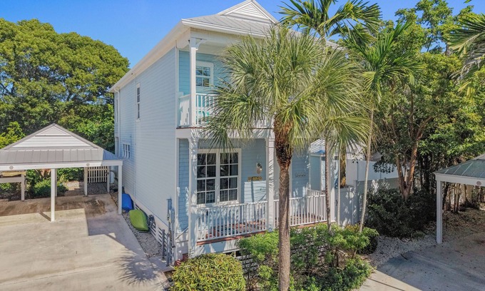 Islamorada House | Coastal Paradise in Anglers Reef-Gated Yard, Beaches, Ocean Toys included,
