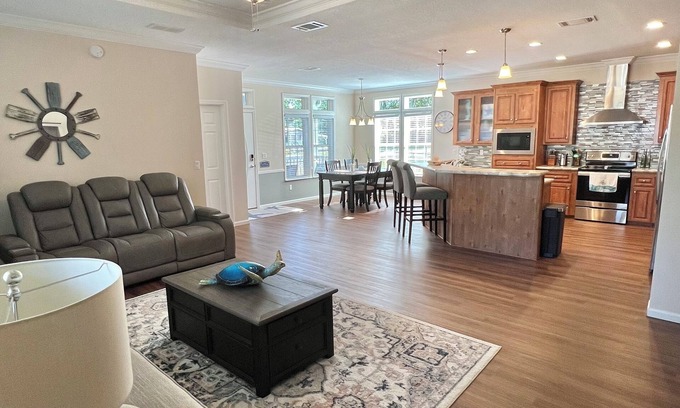 Homosassa House | Coastal Relaxing Retreat