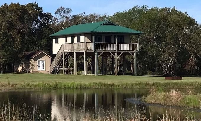 Elmaton House | Coastal Retreat in Selkirk Island, Matagorda, Texas