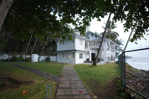 Elathur House | Coastline 4Bedroom cliffside villa