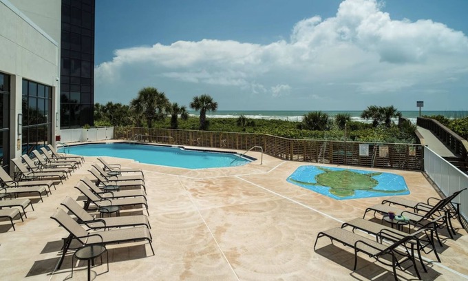 Cocoa Beach Hotel | Cocoa Beach Haven! Short Drive to BCC Planetarium & Observatory, Pool!
