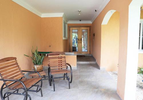 Nassau Hotel | Coconut Palms Hideaway