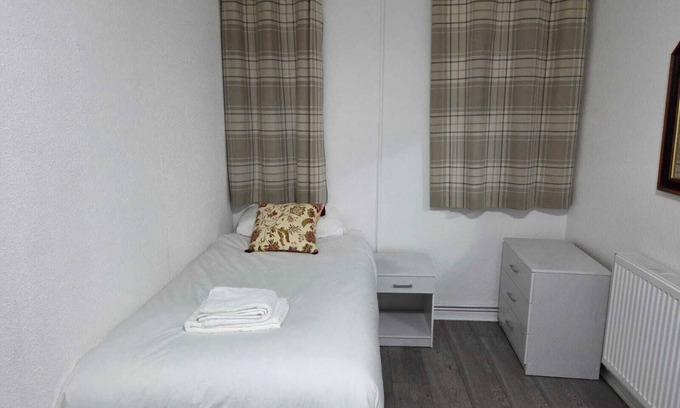 Colchester Apartment | Colchester - 3-bedroom apartment with WiFi - Colchester