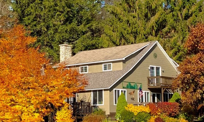 Hamilton House | Colgate Hamilton Lake Moraine 4 BR Waterfront Retreat Sleeps 10