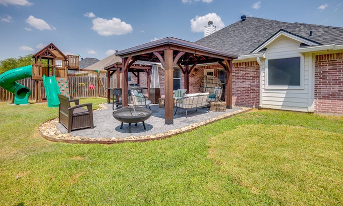 Emerald Forest Cottage | College Station Home w/ Yard ~ 4 Mi to Texas A & M
