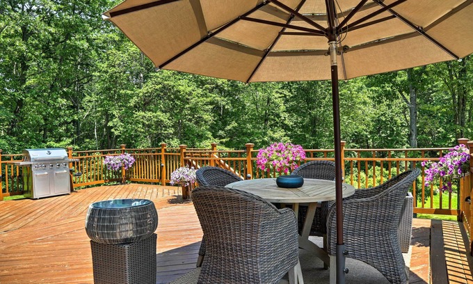 Monroe House | Colonial-Style 'Warwick Retreat' - 1 Hour to NYC!