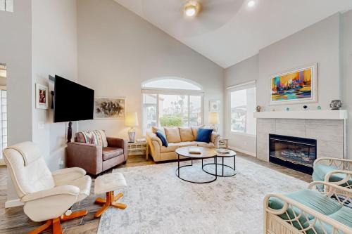 Townhomes On Coral Reef House | Colorful Casa