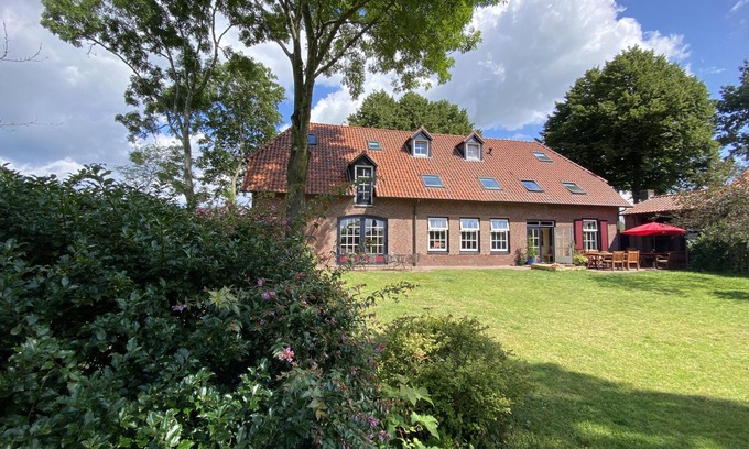 Municipality of Mill en Sint Hubert House | Colourful farmhouse in the middle of nature